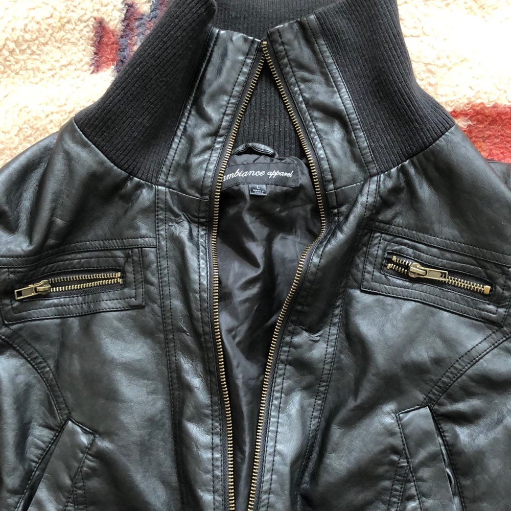 Leather jacket - Picture 2 of 3
